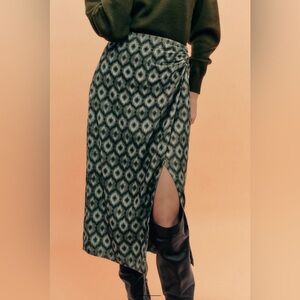 Velvet midi skirt with slit